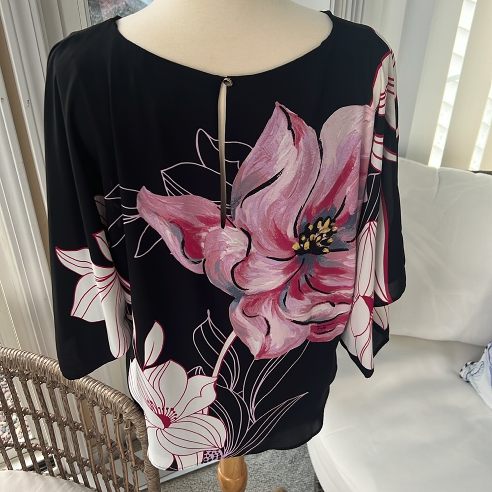 It’s white house, black market, soft blouse size medium, never worn - Picture 3 of 5